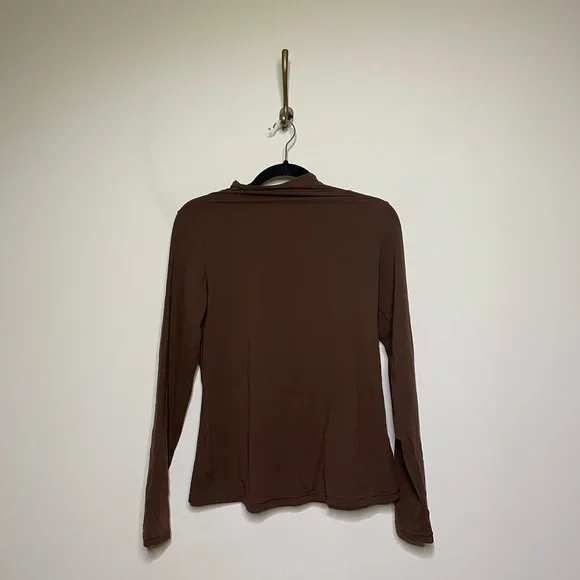 SKIMS Fits Everybody Turtleneck Top in Cocoa - Picture 6 of 6